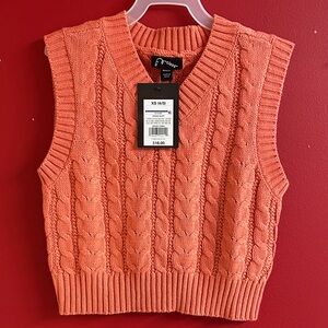 Art Class Coral Cable Knit V-Neck Sweater Vest orange size 4/5